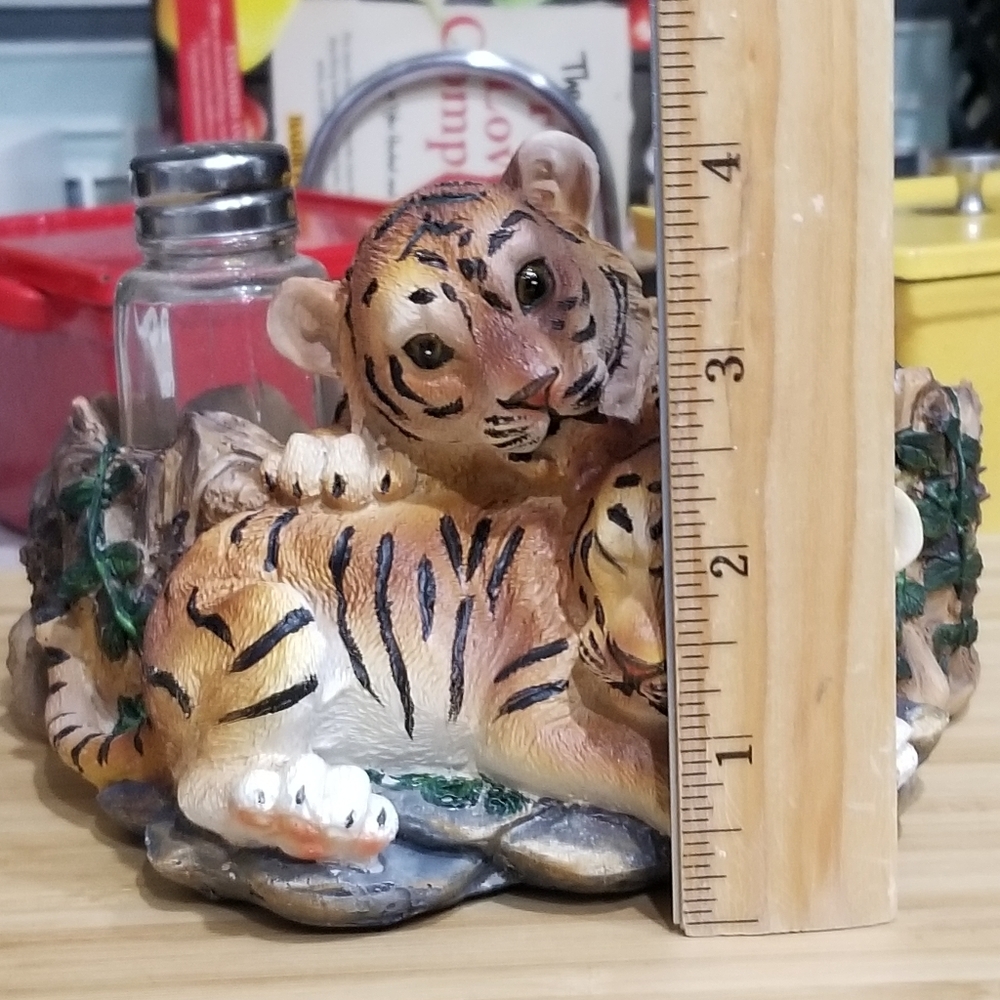 Tiger Lion Cubs Baby Resin Salt & Pepper Shaker 3pc Set - Picture 10 of 12